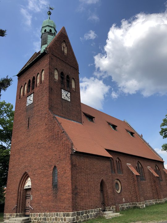 Titelbild: Derbener Kirche